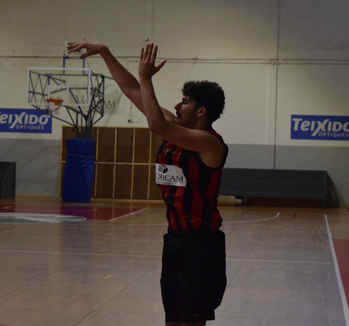 Imatges d’un diumenge de bàsquet al nostre pavelló.