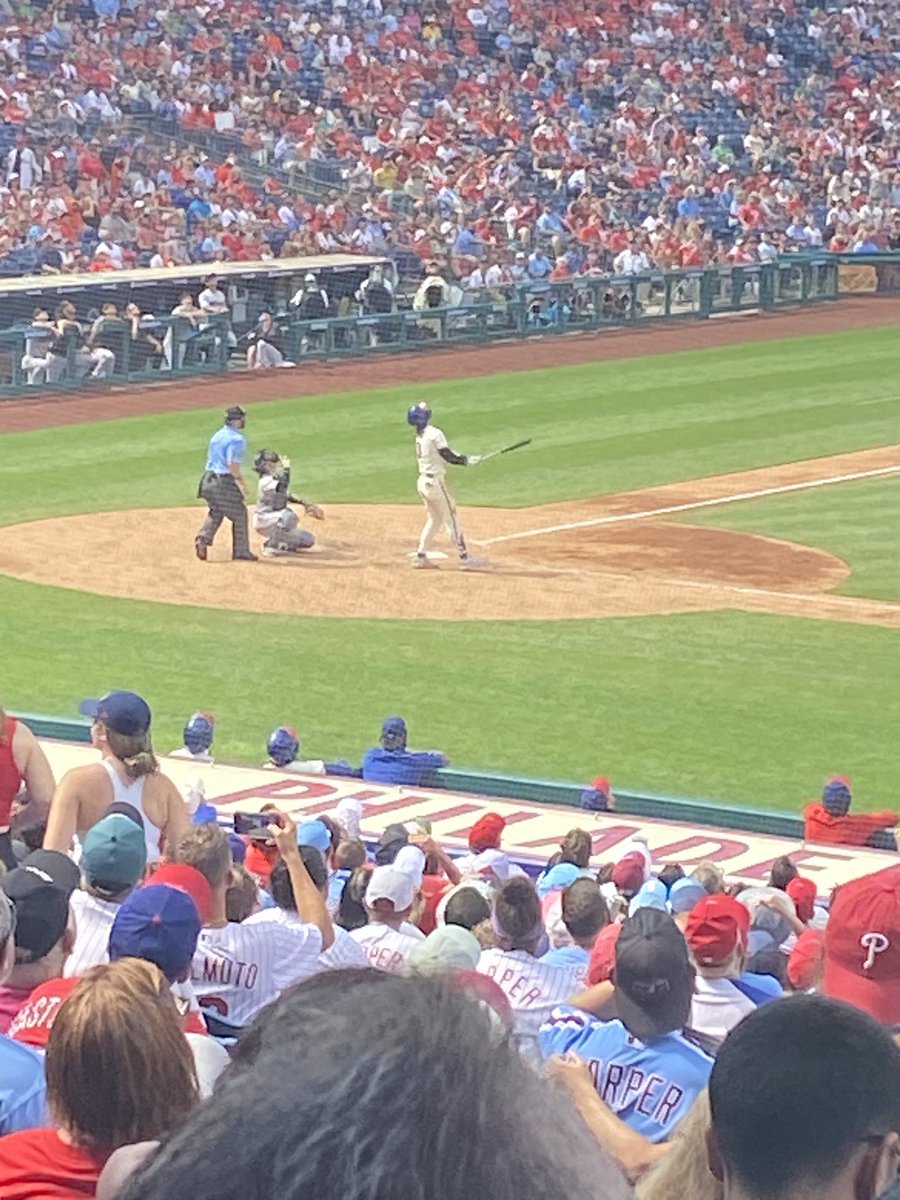 HowardWalker09's tweet image. Enjoying a nice day at the Phillies game. @Phillies