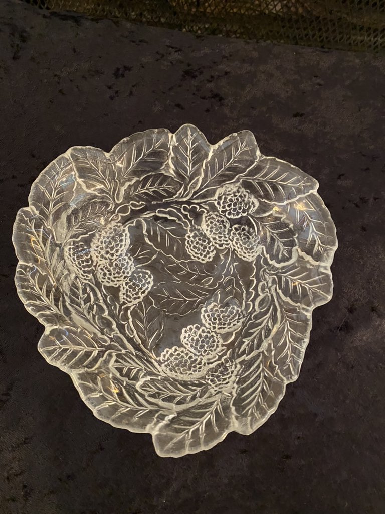 emmasattic98's tweet image. Indiana Glass Loganberry BonBon Dish/Bowl by EmmasAtticTreasures etsy.me/3Z9zEik via @Etsy #Loganberry #IndianaGlass #BonBonDish #Dining