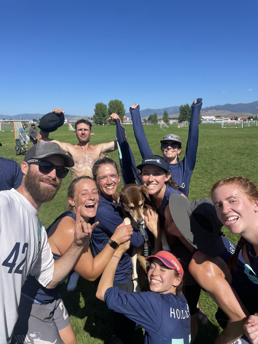 And my dogs are off to regionals! 15-10 5 and 0 for the weekend Awooooooooo 🐾🐾🐾