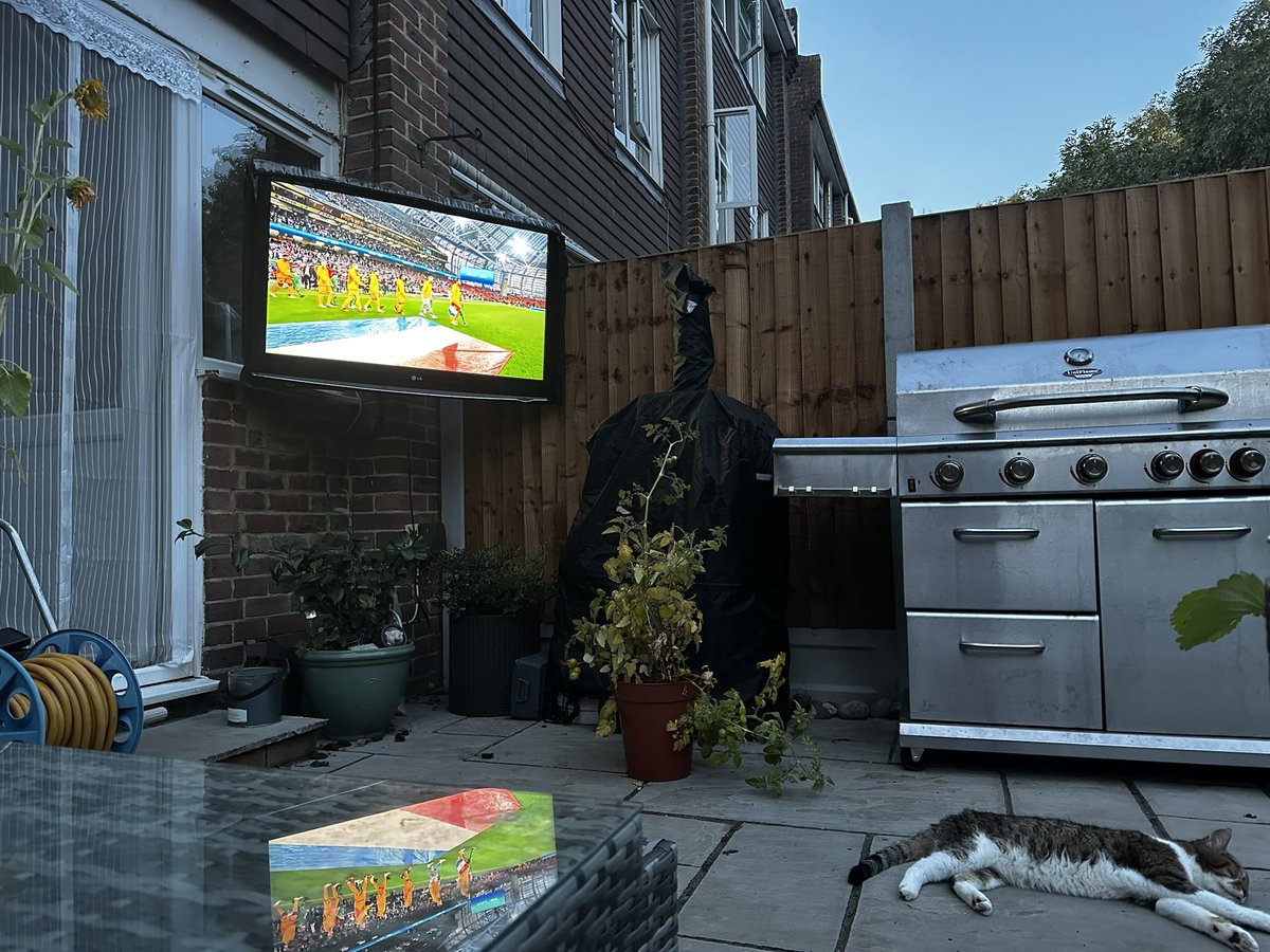 gunsandribbons's tweet photo. Beating the heat. Watching The Boys in Green in the Garden tonight 

#BOIG #COBIG #Euro2024Qualifiers #EURO2024 #irelandvsnetherlands https://t.co/RIhyhioNck