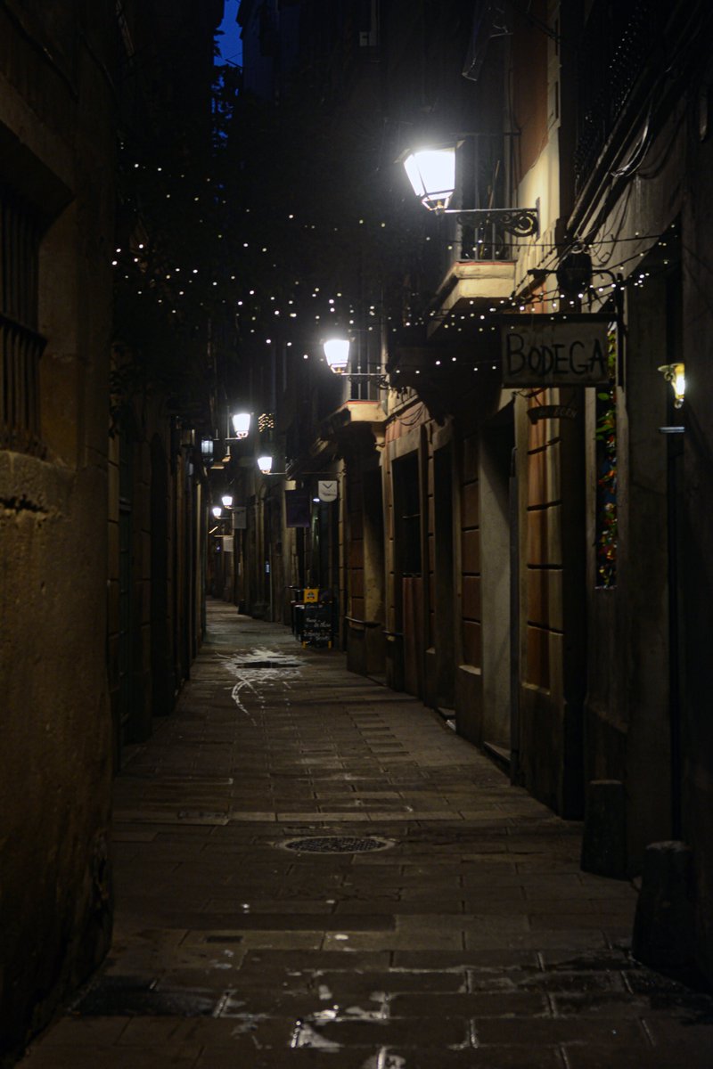 #Barcelona #LaRibera #streetphotography #urbanphotography #NightPhotography #nikonphotography