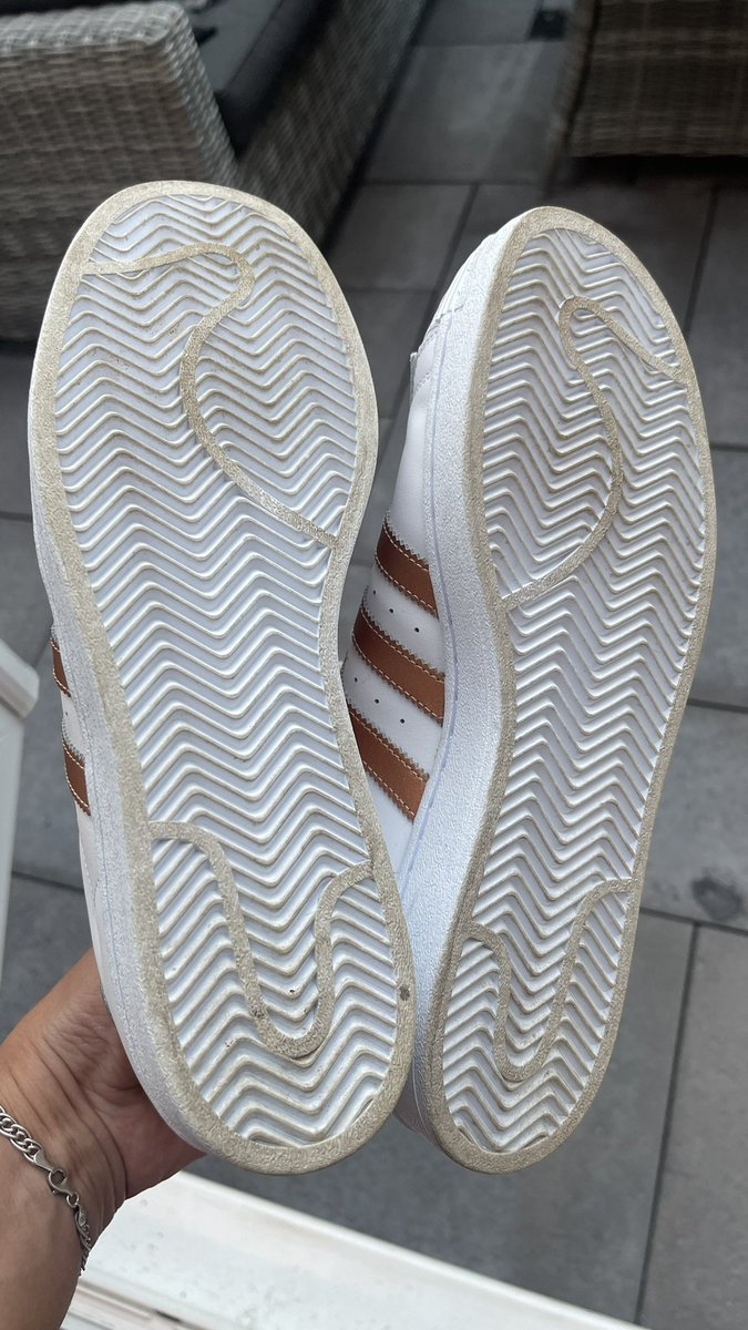 cinders_11's tweet photo. @adidasUK just received my long awaited order, to discover the trainers are not only the wrong size (box is right size, item isn’t)… but they’re used!! 🤬🤬 

What the hell is that all about?? 😭 https://t.co/xlZPuA0HGU