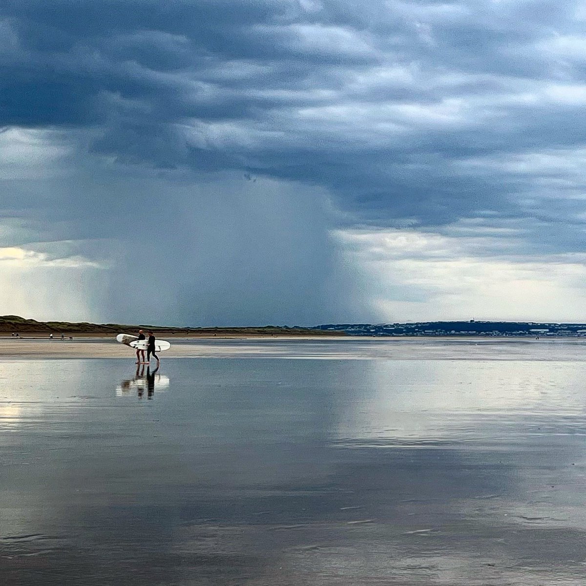 Amazing skies before the #storm at #SauntonSands this morning #surfers #DevonLife #thunderstorm #dramaticskies