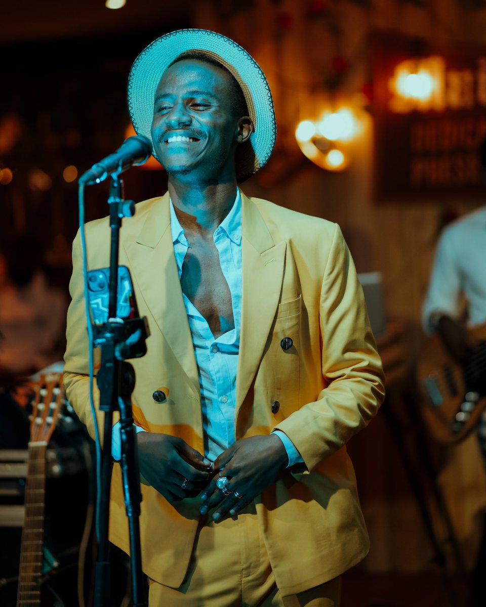carstenyct's tweet photo. I love singing for y’all!! 🥰 https://t.co/JTj8xSxd5c