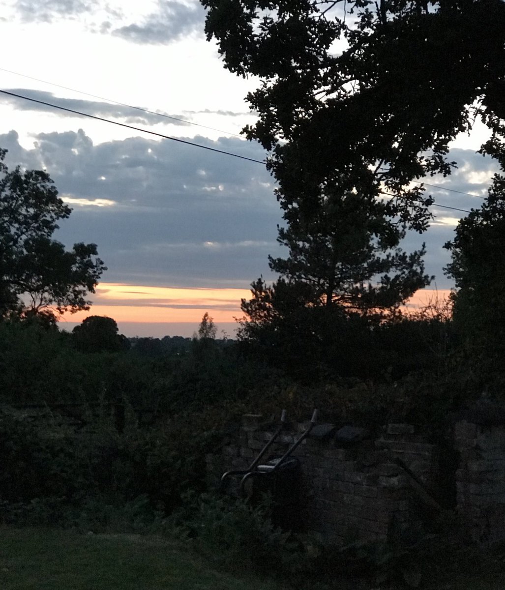 thinkingthedays's tweet photo. Nearly 8 o’ clock in the evening and as I sit in my garden and watch the beautiful sunset, I feel a few breaths of cool air on my neck. Absolute bliss,  as It’s  first time all day I’ve not felt like dunking my head in a bucket of cold water as it has been quite humid. https://t.co/KT7Hkvgd4Q