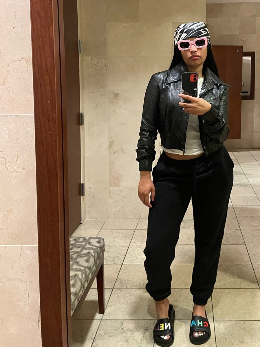 TYRISPRINT's tweet photo. no cause she ATE that weight loss 😍 https://t.co/23Sxqm8iMC