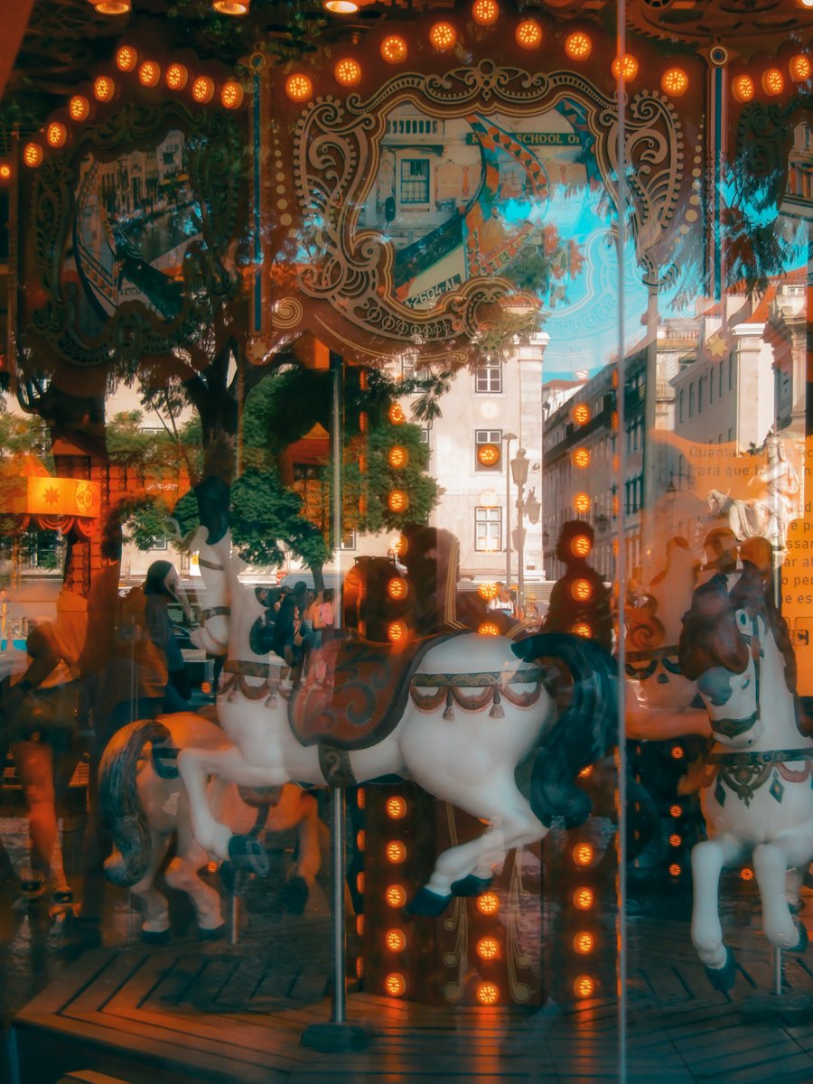 EuQuaresma's tweet photo. Went for a stroll with friends around Lisbon and took my camera just for fun, it happens to have been a good decision indeed   

Gear - Canon PowerShot SX412 IS  

#Lisbon #CanonPowerShotSX412IS #lightroom  #canon #canonphotography #streetphotography https://t.co/ehlNI9drwZ