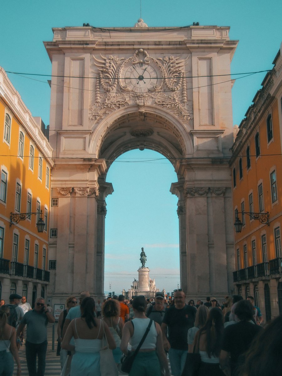 EuQuaresma's tweet photo. Went for a stroll with friends around Lisbon and took my camera just for fun, it happens to have been a good decision indeed   

Gear - Canon PowerShot SX412 IS  

#Lisbon #CanonPowerShotSX412IS #lightroom  #canon #canonphotography #streetphotography https://t.co/ehlNI9drwZ