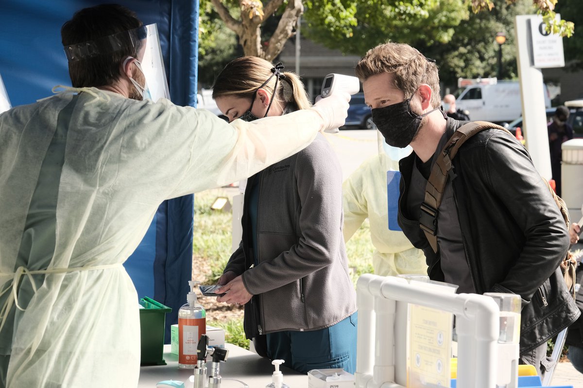 🗨️ [𝐂𝐎𝐍𝐕𝐄𝐍𝐓𝐈𝐎𝐍] • Matt a expliqué que les tournages au moment du COVID étaient compliqués. Il y avait beaucoup de restrictions et lui était mis à part de ses collègues car s'il était infecté, le tournage restait en pause pendant plusieurs jours.