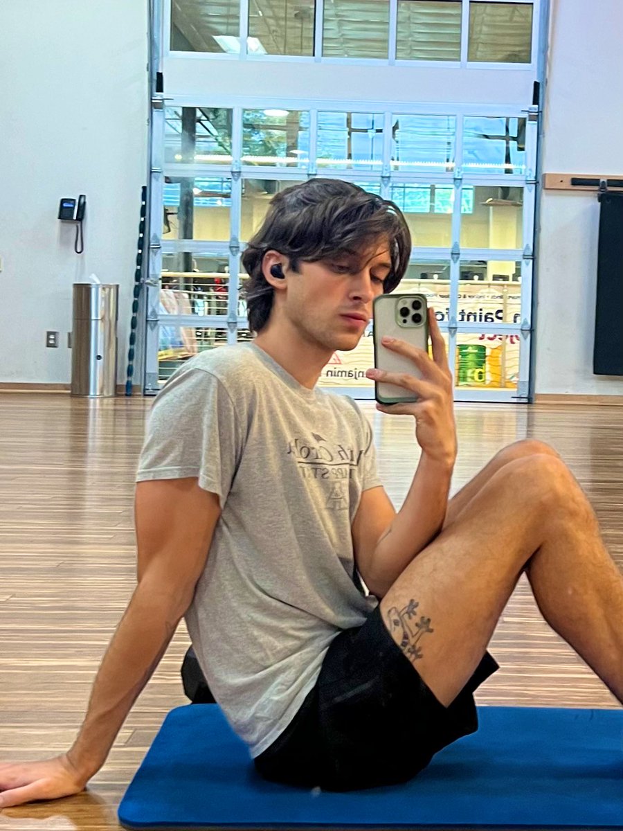 enyafanacct's tweet photo. I’m a little bit afraid of twitter/X at this point but alas I do wanna post a pic of tricep day https://t.co/dkvFIIU5aY