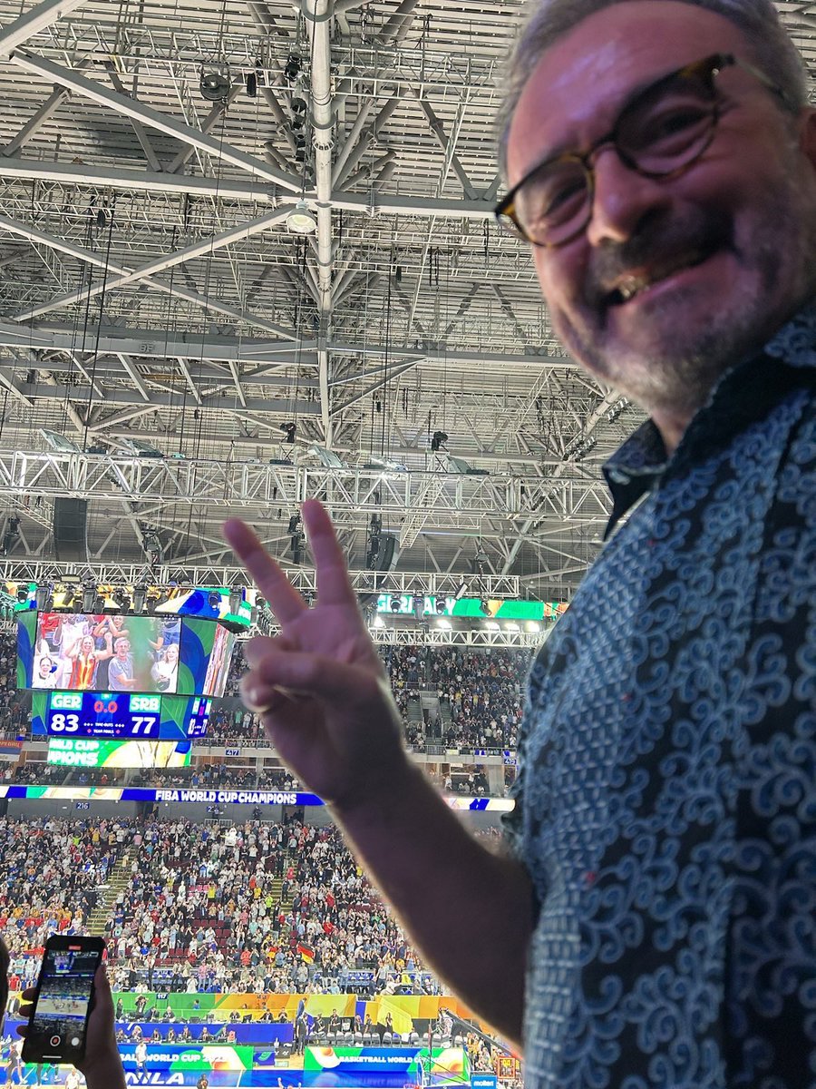 EUAmbPH's tweet photo. Huge congratulations to Germany 🇩🇪 for their historic first #FIBAWC win 🎉 Such a proud moment for the 🇪🇺 to have two champions in a row after 🇪🇸 in 2019! 🙌

The 🏀 energy in 🇵🇭 is on another level! 👋 https://t.co/4YTKapxJ4M