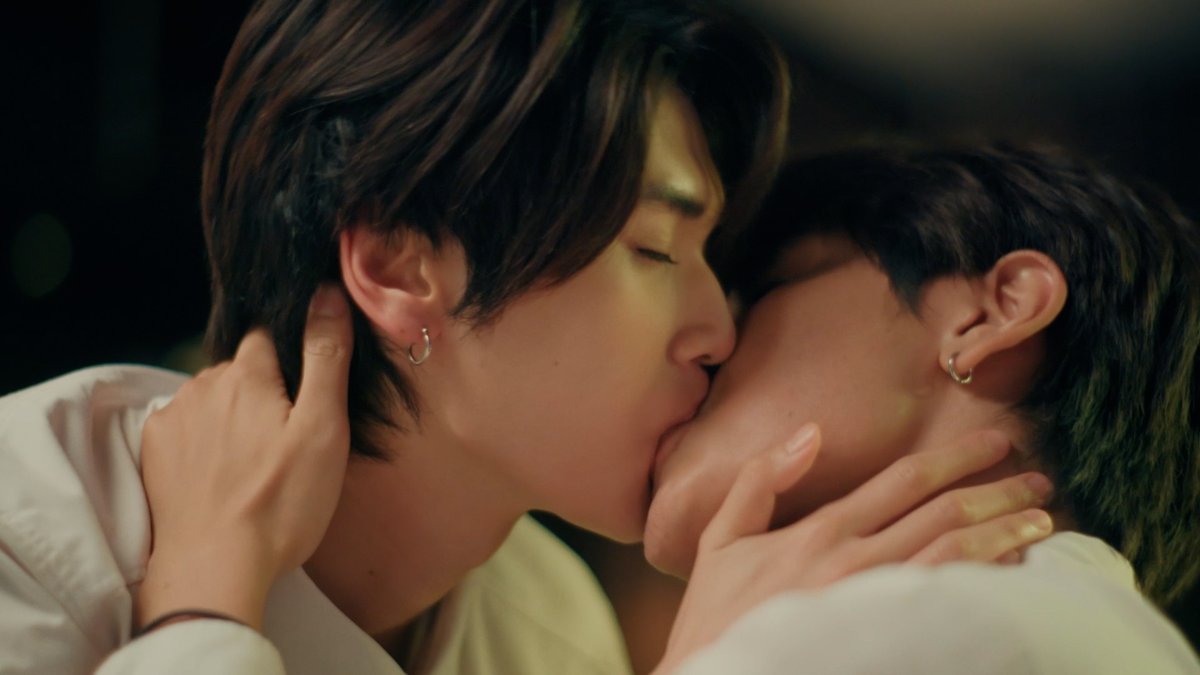 GMMTV's tweet photo. รักเอยเตยหอมมาก ละมุนกันสุด ๆ ❤️
#HiddenAgendaEP10 
#GMMTV 
@ChenRcj @dunknatachai https://t.co/Hos7SosDUH