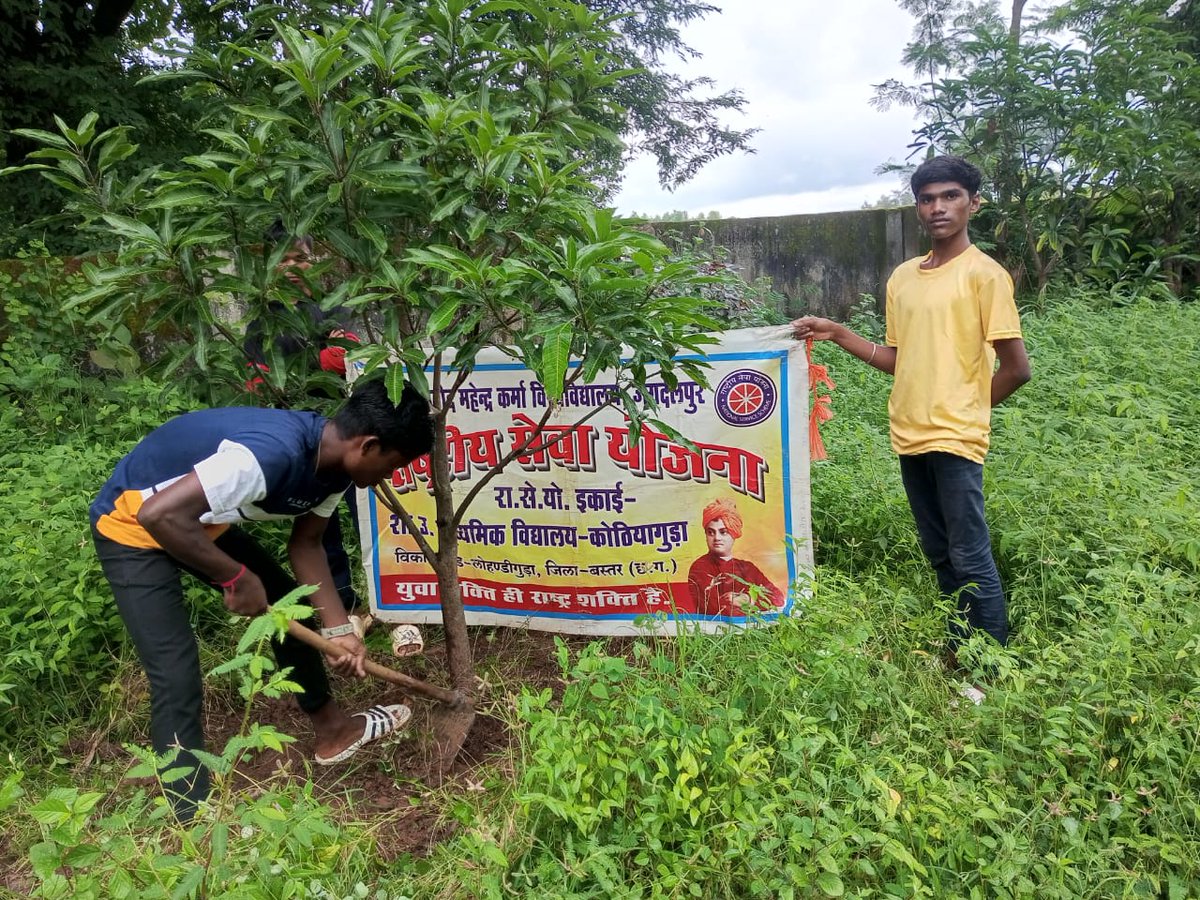 KhageshStar's tweet photo. जय हिंद🙏🙏🙏
आज दिनाक 10/09/23 को एन एस एस 
हाई सेकंडरी स्कूल कोठियागुडा
के वालंटियर द्वारा पौधा के चारो तरफ साफ सफाई किया गया ओर स्कूल के आस पास भी साफ सफाई किया ओर स्कूल के सामने गड़ा में पानी इक्कटा उसे नाला बना दिया गया ओर उसके चारो ओर समतलियकरण
बस्तर
लाइक शेयर कॉमेंट 🙏🙏🙏 https://t.co/20BbFaU5WP