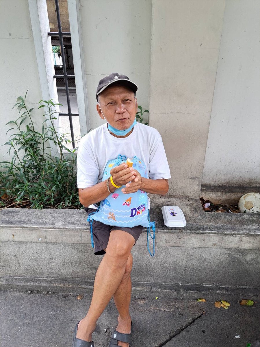 srdpt_ZNN's tweet photo. Happy birthday P'Zee!!💙🧡
We and @ZNNiTunesUS, donated 500 meals including boxed lunches, mineral water and snacks to the homeless in the name of Zee Pruk, wishing the best for P' Zee as well as his family @zee_pruk @BlackjellyDevil 
#HappyZeeDay_project2023 #วันเกิดซีพฤกษ์คนเท่ https://t.co/59ONotomX8
