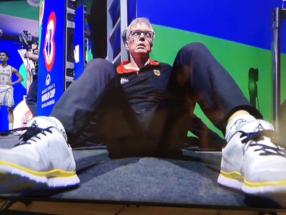 Gordon Herbert ❤️ Das ist ja eines der besten Fotos der Sportgeschichte. Wahnsinn.