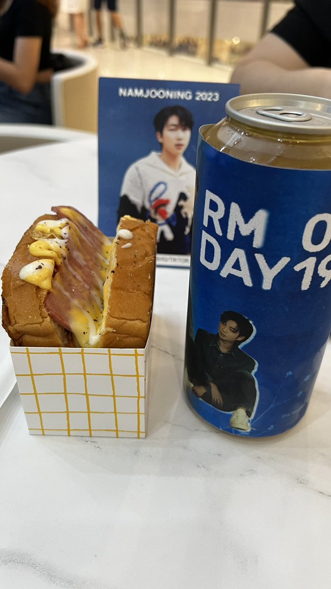 ceebeehui's tweet photo. Advance #HappyRMday with @marguuuh1 @IamBinibiningE @lifeismyyouth 💙
Thank you for inviting us, @lifeismyyouth 💜💜💜 #rmyst #namjooning2023 https://t.co/9XVX74mcVP