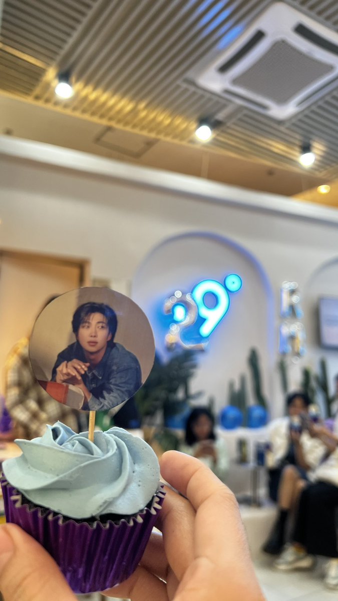 ceebeehui's tweet photo. Advance #HappyRMday with @marguuuh1 @IamBinibiningE @lifeismyyouth 💙
Thank you for inviting us, @lifeismyyouth 💜💜💜 #rmyst #namjooning2023 https://t.co/9XVX74mcVP