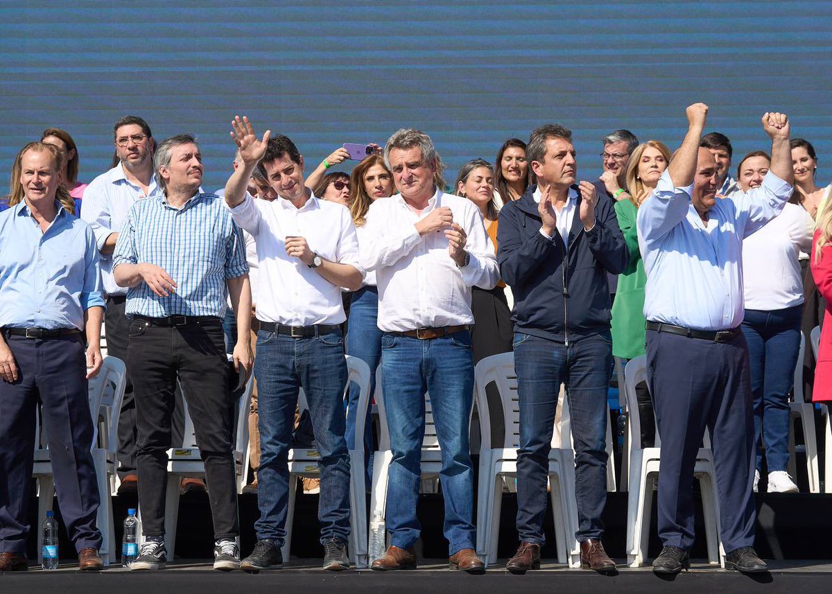 la_campora's tweet photo. 🇦🇷 • Máximo Kirchner y @wadodecorrido, junto a compañeros y compañeras de La Cámpora, participaron del lanzamiento de campaña de @SergioMassa en Tucumán. https://t.co/MIQdgrLwcE