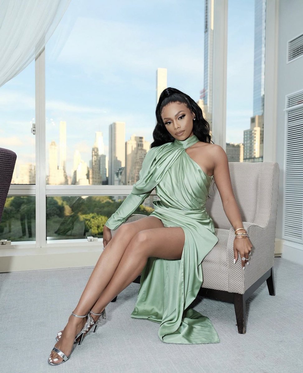 odedanilo's tweet photo. A multi millionaire black woman who built her brand in front of us. Powered through everything thrown at her. And after so many years in her industry is still highly holding the titles of one of the most successful Business Women in the country , On Air Personality and Philanthropist. Thanks to social media we get to tell the people that inspire us the most direct. I’ve taken so many pages from your journey- what you do with your foundation , how you work with brands and building a name . Bless you B ! @Bonang