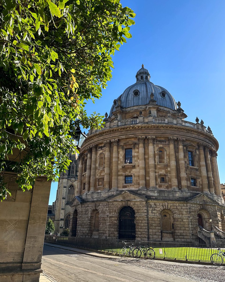 UniofOxford's tweet photo. Oxford basking in this week's heatwave ☀️

#HeatwaveUK https://t.co/k4Zix6vjDk