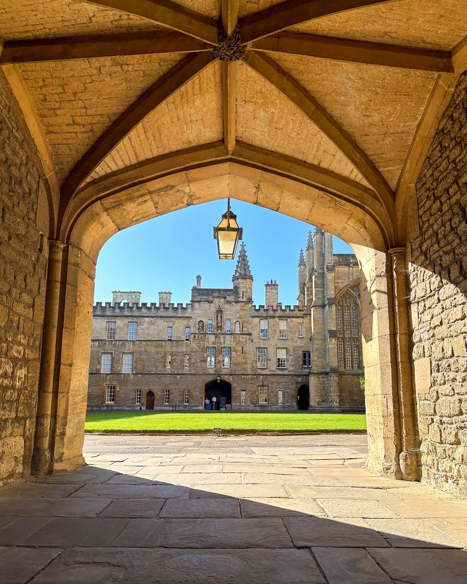 UniofOxford's tweet photo. Oxford basking in this week's heatwave ☀️

#HeatwaveUK https://t.co/k4Zix6vjDk