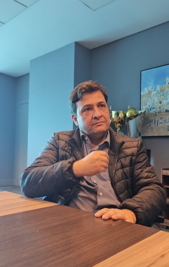 ottoveio's tweet photo. Alberto Guerra em entrevista à Guaíba sobre o sonho de ser campeão brasileiro🎙️

"Internamente temos trabalhado com a possibilidade do Botafogo deslizar. Mas estamos pensando jogo a jogo, independente do rendimento deles. Precisamos vencer o Bragantino, o Corinthians e assim consequentemente."

📸 @GuaibaEsporte