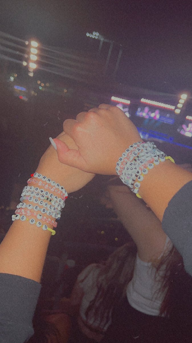 jo_isabel11's tweet photo. @jonasbrothers @mamimaria41 https://t.co/UmLSeo55IE