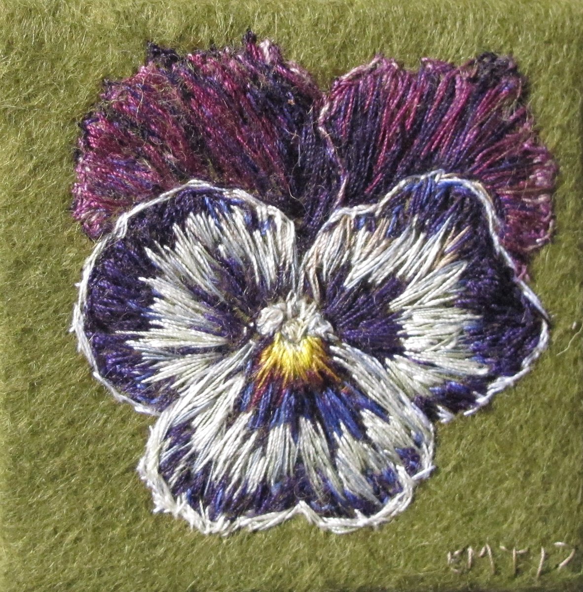 Pansy
original botanical miniature artwork. Framed.
emilytull.co.uk/store/p140/pan…
#HandmadeHour #ShopIndie #NeedlePainting