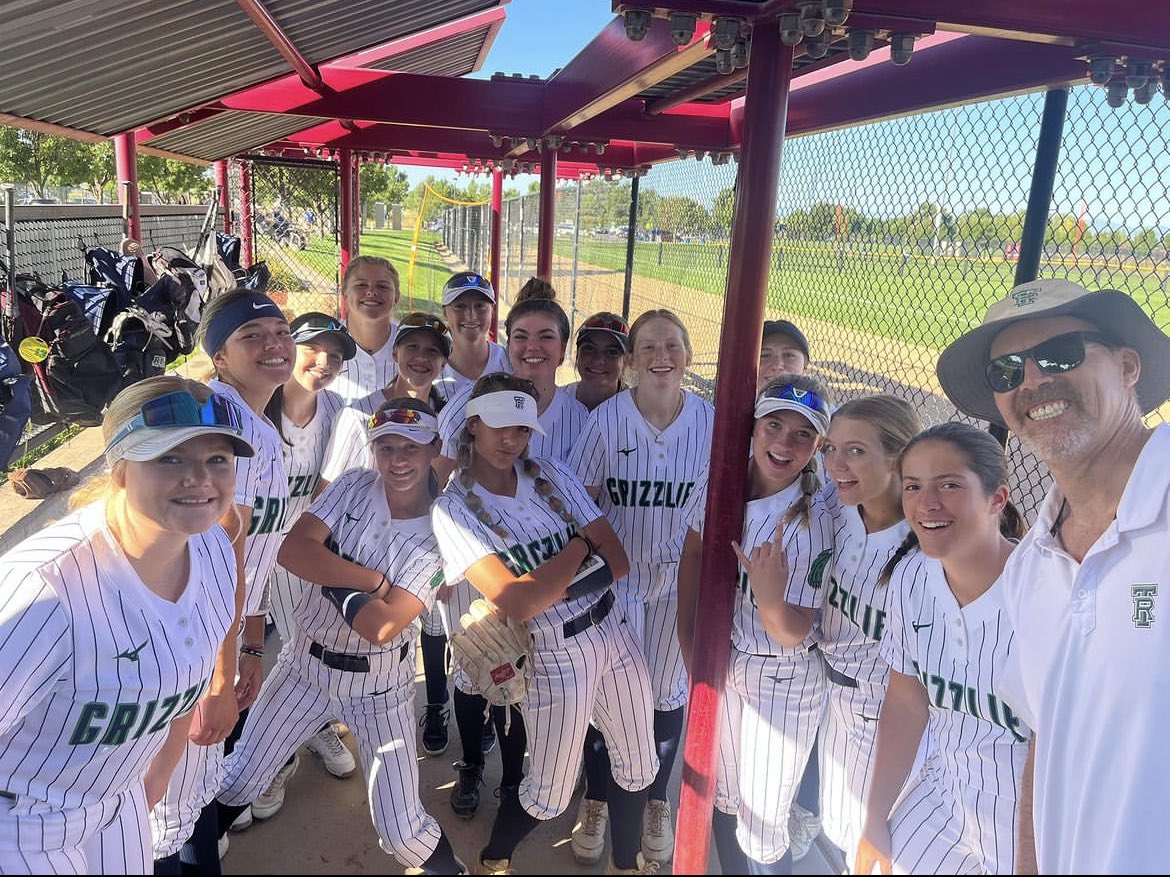 The Lady Grizzlies went 3-2 this weekend at the Dave Sanders tournament in Aurora, playing competitive games on Friday and Saturday. Record for the season is now 10-3. #gogrizz