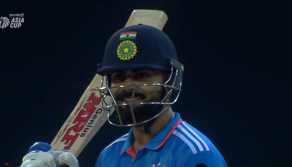 ImRo45n's tweet photo. @vkkings007 @imVkohli https://t.co/y7BixaBxtT