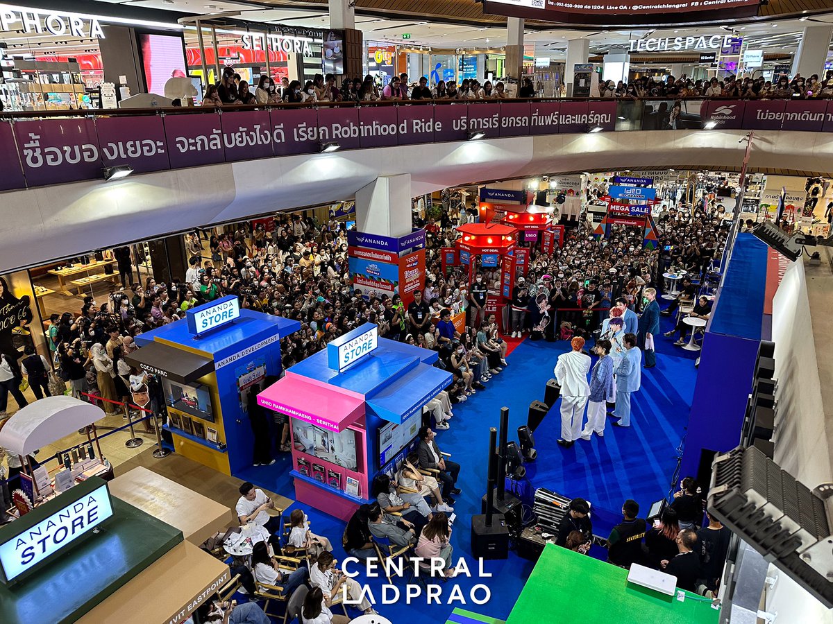 CentralLadprao's tweet image. ATLAS มาแล้วจ้า! ภาพบรรยากาศมินิคอนเสิร์ตในงาน IDEO CARAVAN MEGA SALE 🎤✨ นอกจากจะร้องเพลงเพราะ แล้วยังน่ารักกันทั้งวงเลย 🥰

📍 ลานโปรโมชัน ชั้น 1 เซ็นทรัล ลาดพร้าว

#Ananda #Anandadevelopment #อนันดา #IdeoCaravan #IdeoMobi #Ideo #ATLAS #เซ็นทรัลลาดพร้าว #CentralLadprao