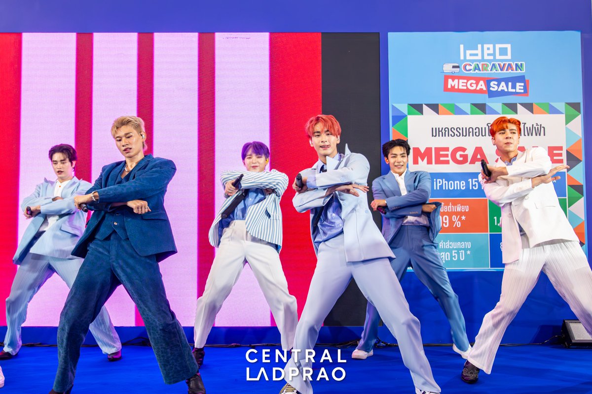 CentralLadprao's tweet image. ATLAS มาแล้วจ้า! ภาพบรรยากาศมินิคอนเสิร์ตในงาน IDEO CARAVAN MEGA SALE 🎤✨ นอกจากจะร้องเพลงเพราะ แล้วยังน่ารักกันทั้งวงเลย 🥰

📍 ลานโปรโมชัน ชั้น 1 เซ็นทรัล ลาดพร้าว

#Ananda #Anandadevelopment #อนันดา #IdeoCaravan #IdeoMobi #Ideo #ATLAS #เซ็นทรัลลาดพร้าว #CentralLadprao