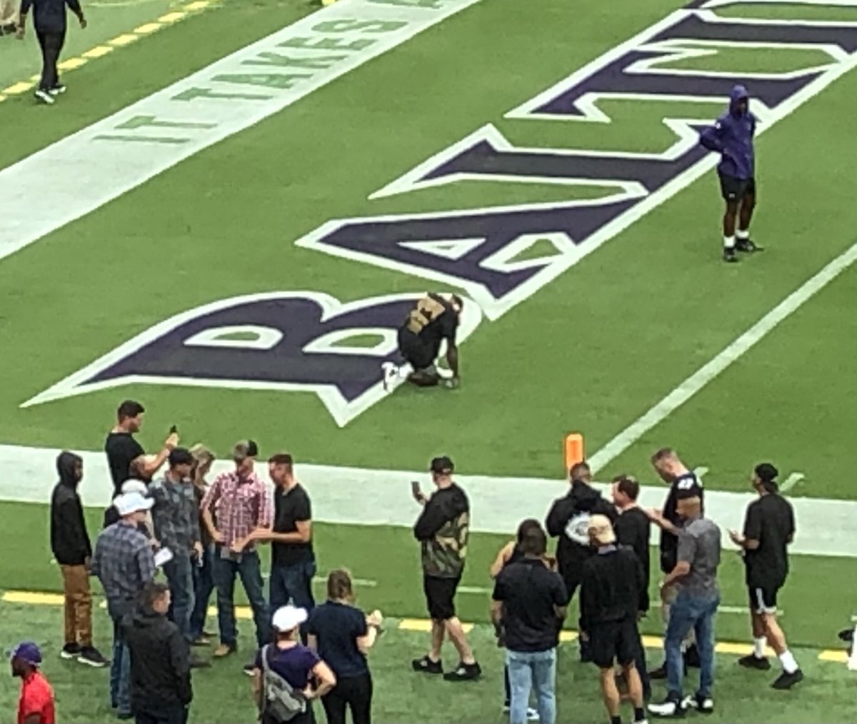 BaltimoreLuke's tweet photo. Odell Beckham Jr. just hit the field. He’s preparing for his Ravens debut and first NFL game action since the first half of Super Bowl LVI. https://t.co/fGkfmRx0o1