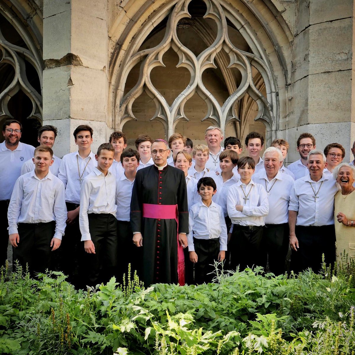 petitschanteurs's tweet photo. L'ensemble vocal de la Maîtrise était hier à la Cathédrale d’Evreux pour chanter lors de la Messe d’ordination de notre ancien Petit Chanteur, Monseigneur Olivier de Cagny, comme nouvel évêque de ce diocèse. 
Grande joie pour nous d’avoir pu participer à cette belle cérémonie. https://t.co/3pImKNy2Dm