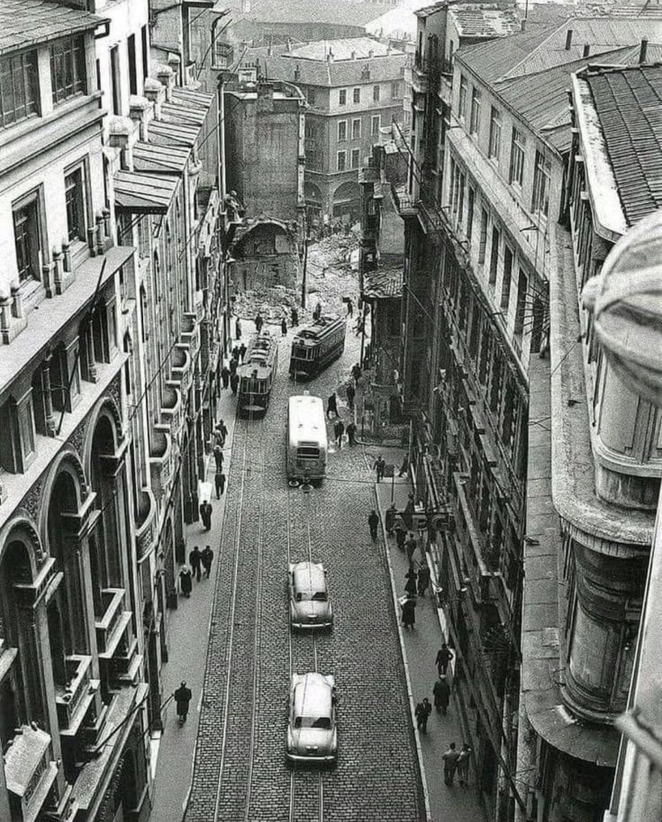 Ara Güler’in kadrajından Bankalar Caddesi, Karaköy, İstanbul, 1958.