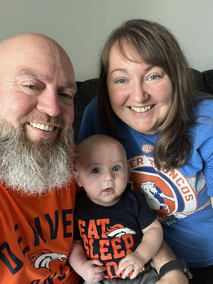 ScmPatrick's tweet image. Someone is ready for his first week 1, from the extreme east of North America. Broncos Family forever.  #BroncosCountry  #GoBroncos @Broncos @NFL @tipsy2007_mf thanks too @OfficialNFLShop for outfitting Declan for the occasion.