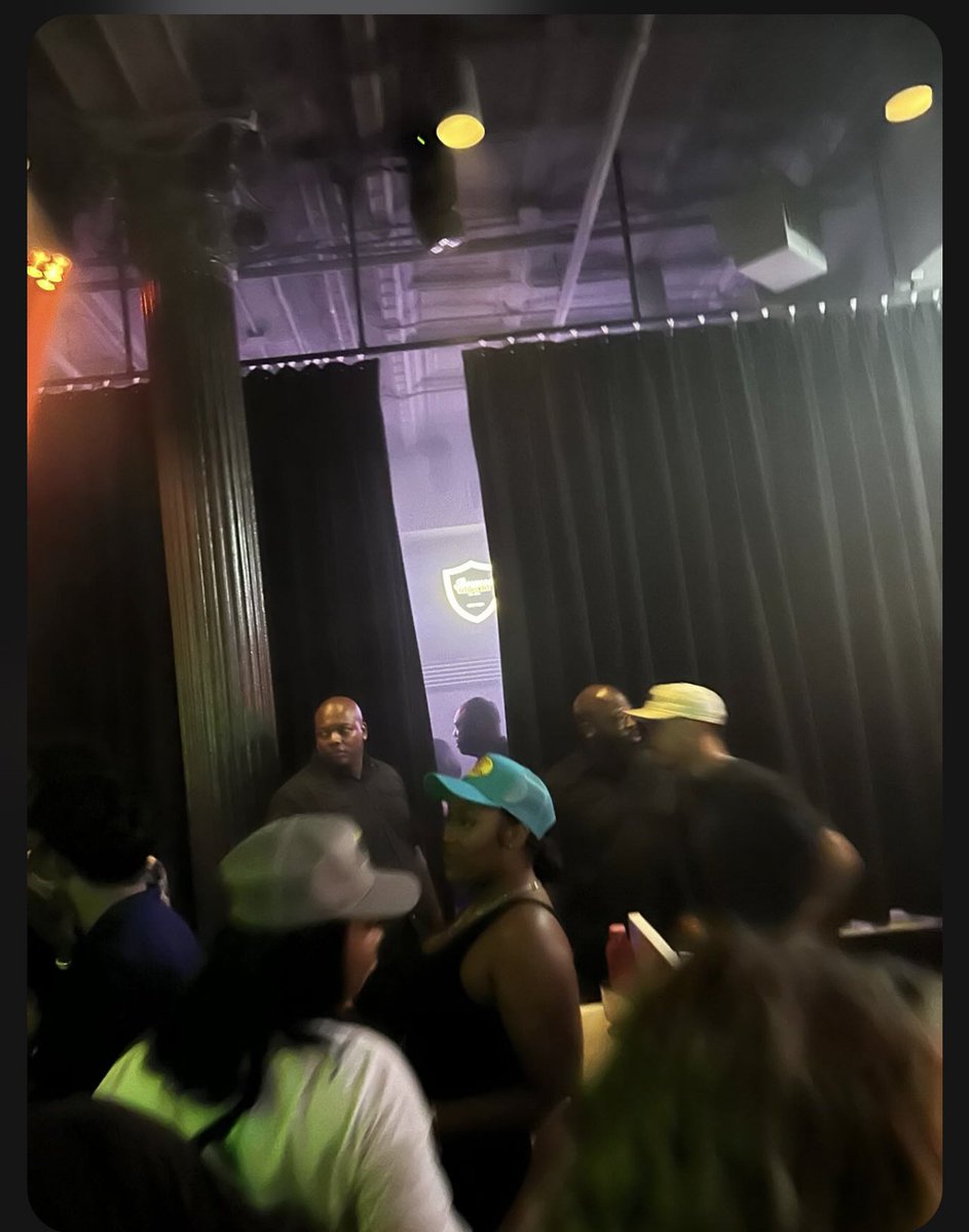 Jake Paul hiding behind curtains in NYC club after Dillion Danis boys hit Jake in the head with a full beer 🍺.

#JakePaul #DillionDanis #NYCClub #NightclubIncident #EntertainmentNews #ClubDrama #Gossip #CelebrityIncidents #NYCNightlife #CelebrityDrama #SocialEvents…