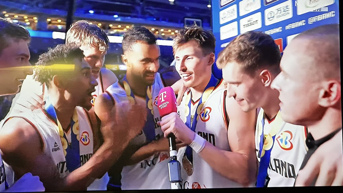 SPORT & POLITICS tweet media