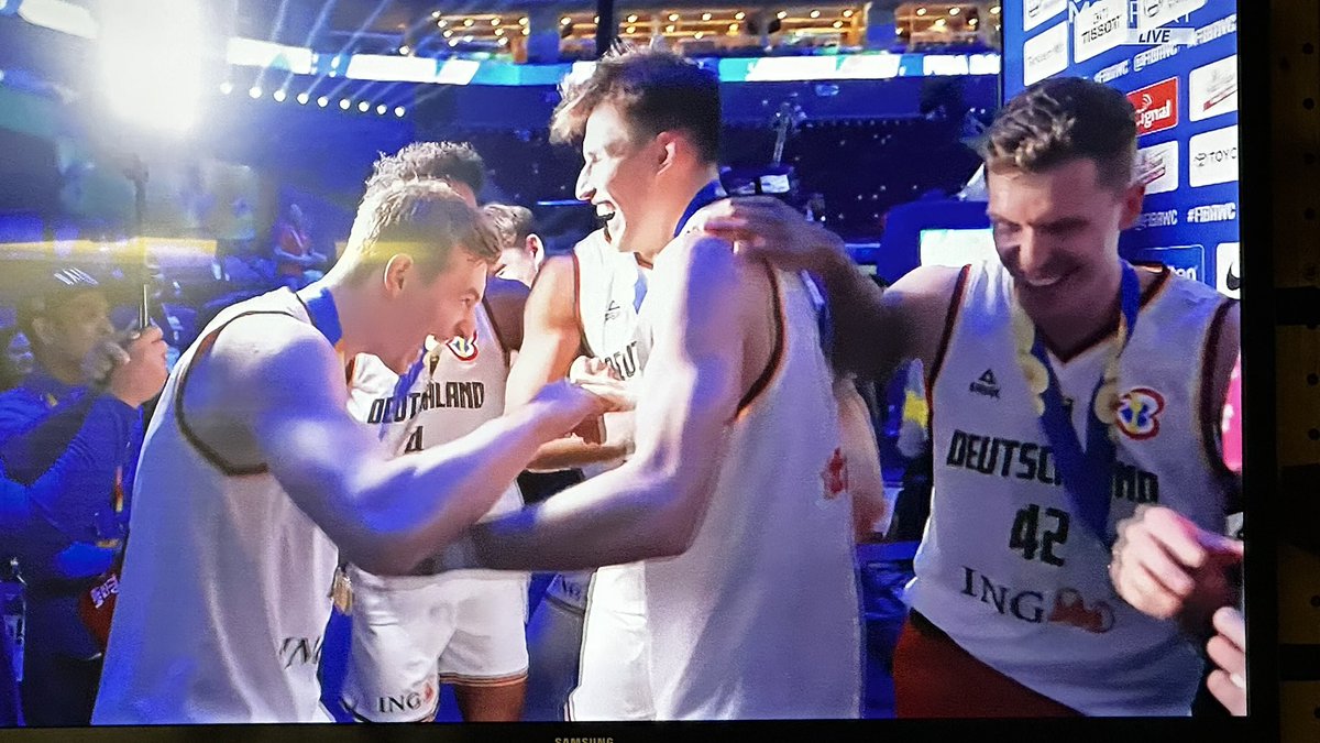 SPORT & POLITICS tweet media