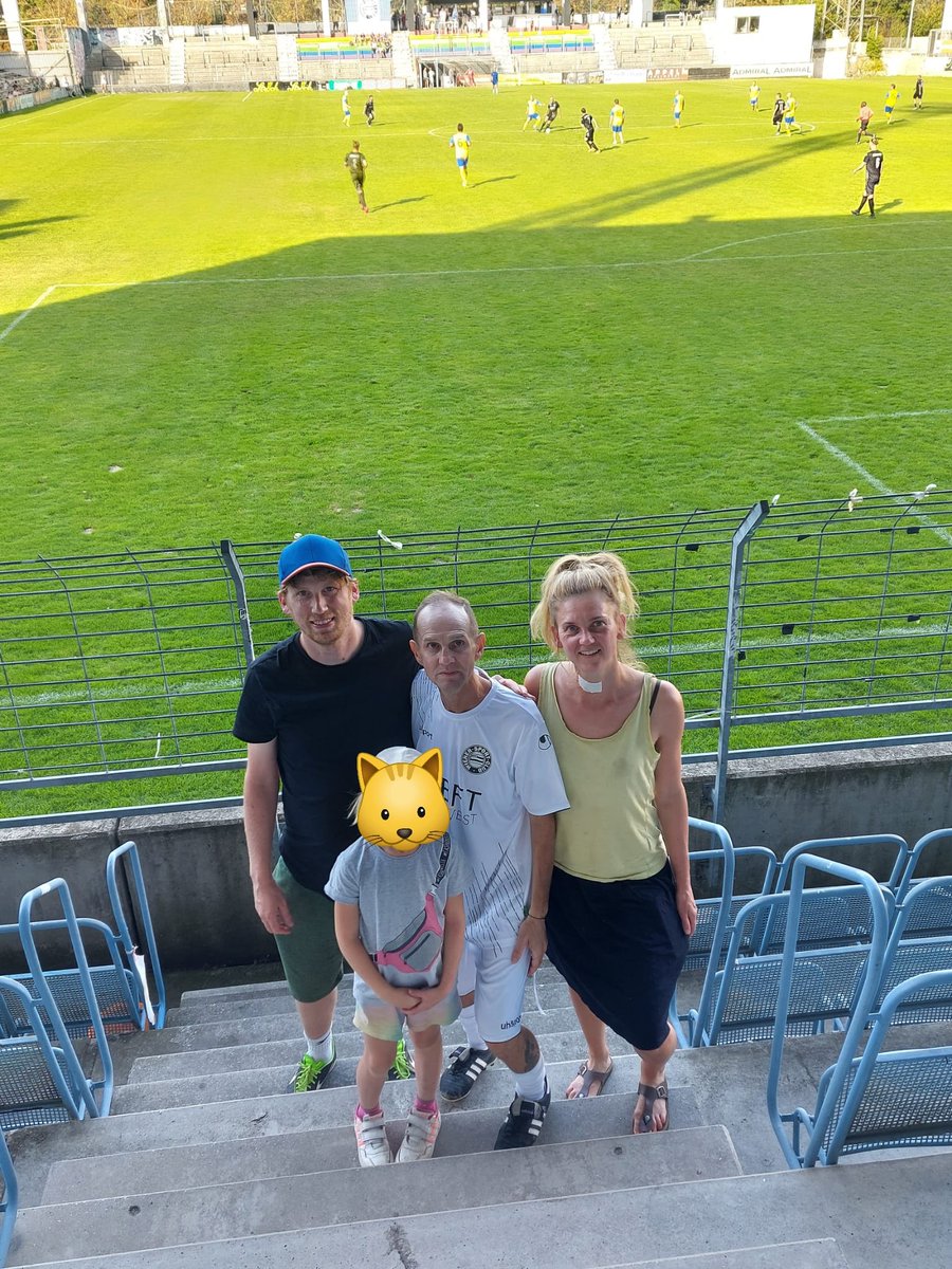 alzemei's tweet photo. Vielen Dank, Peter #Neidhart, für die vielen, vielen schönen Momente am @WienerSportClub-Platz.
Viel Kraft für deinen wichtigsten Kampf. #FuckCancer https://t.co/M8rrmn2CNm