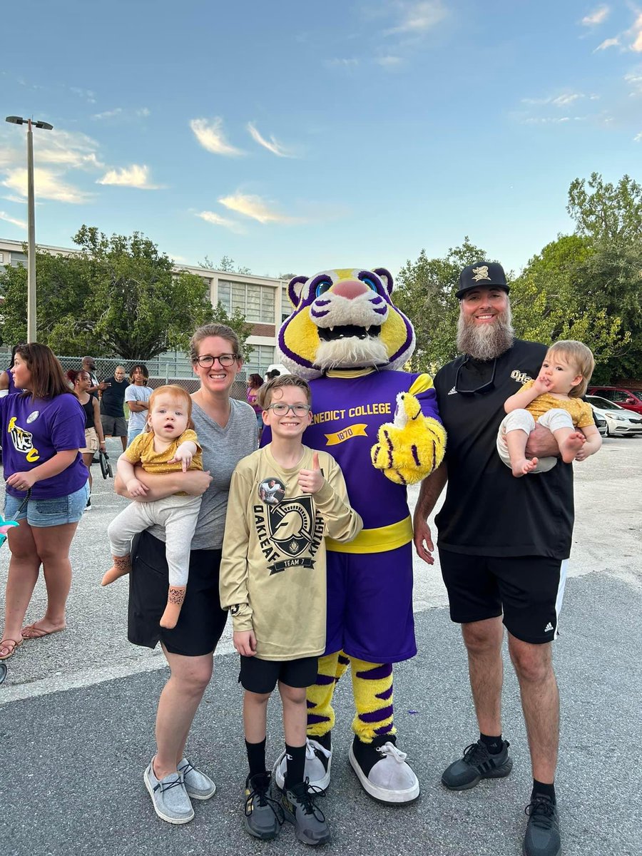 GeorgTsironis's tweet image. Edward Waters vs. Benedict football.   @romig_ Oakleaf alum leading one of the best DII teams in the country. #OakleafStrong @Oakleaf_Ath @oneclaysports @ClayTodaySports