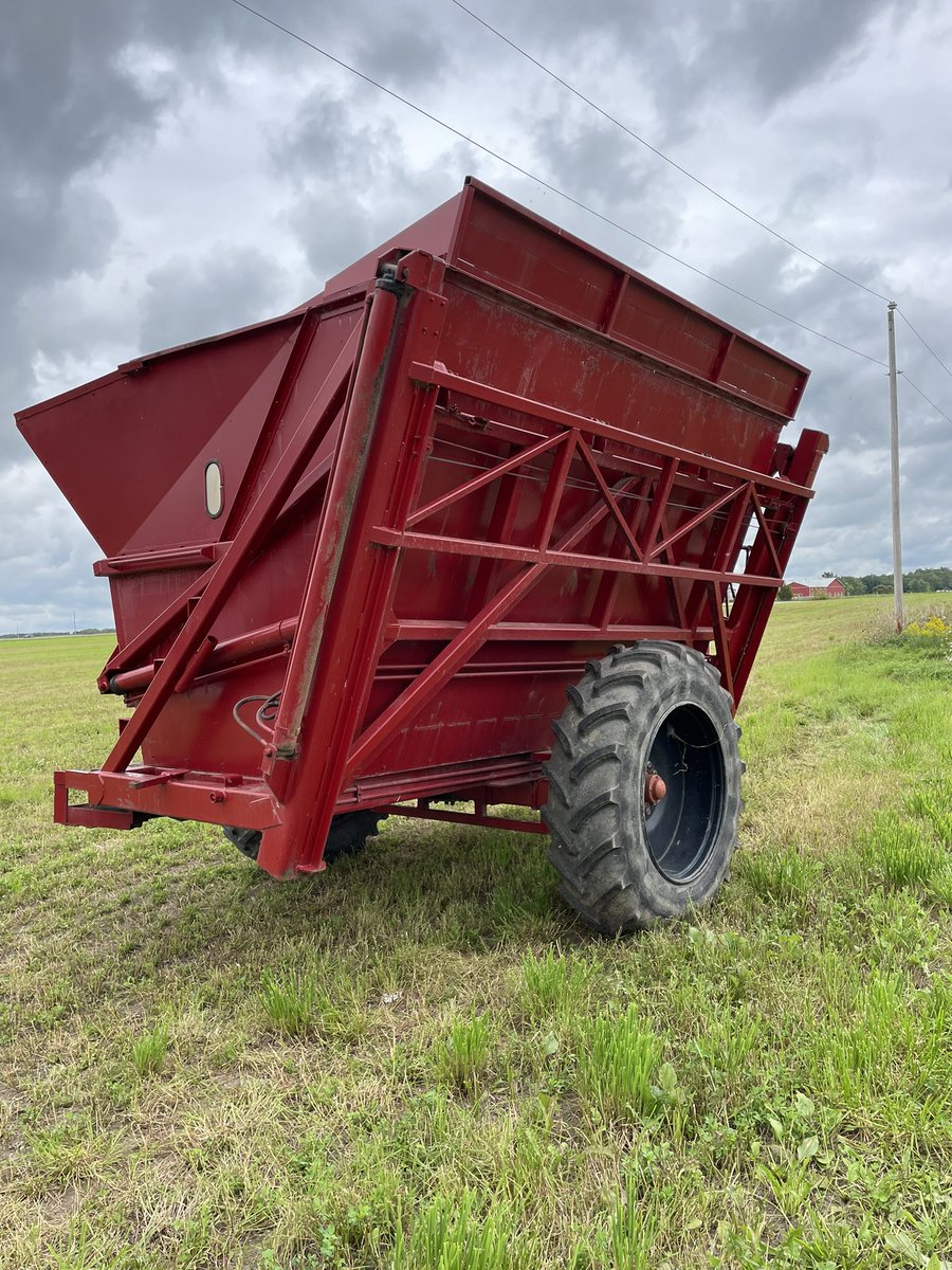 TJKlopp's tweet photo. Selling our Richardton high dump buggy.  Axel has been reenforced, weights on opposed side to help balance better when dumping.  Tires in really good shape,  lifts very high into any trailer, we used for edible beans but would be great for silage too $20,000 OBO https://t.co/z8SOWnKufV