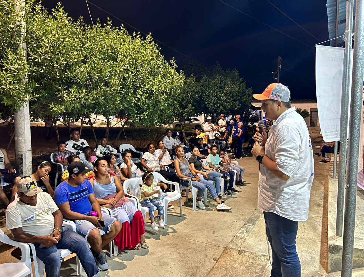 JulioHoyosz's tweet photo. Recorriendo cada rincón de Montería, llevando nuestra propuesta de educación y emprendimiento a todos los barrios, veredas y corregimientos. Juntos construimos un futuro brillante para nuestra ciudad. 💡 #MonteriaEducaYEmprende #CambioRadical #MarcaCR7 https://t.co/HIcRmh97xC