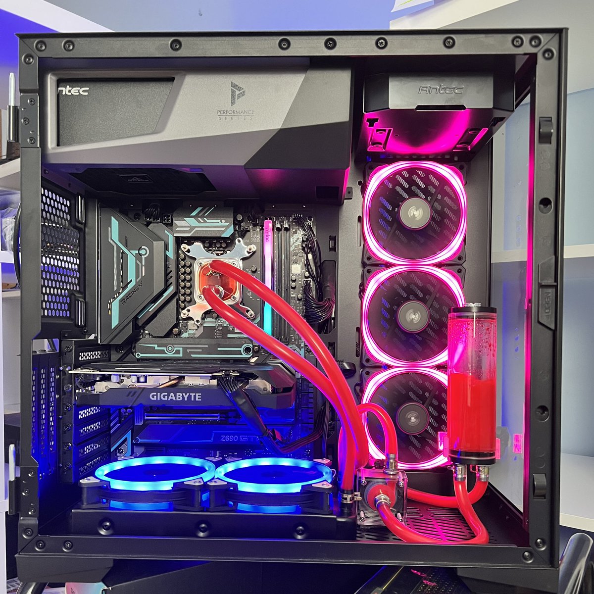 Objetivo_Gaming's tweet photo. 🎁SORTEO 1 PC Gaming TODOS los JUEVES a las 19:00 en Mi Canal de TWITCH 🟣

Voy a Regalar 52 PCs Gaming durante los Próximos 12 Meses (1 cada semana los JUEVES)

Participar es GRATIS, solo sígueme en Twitch y escribe !Sorteo en el chat 😉

👉 https://t.co/PF0Vz2Ajmp https://t.co/l3DHG6EdGq
