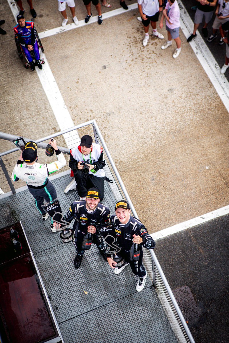 I’M AN INTERNATIONAL RACE WINNER!

#erikevansracing #erikevans #britishgtchampionship #britishgt #academymotorsport #fordmustang #gt4 #mustanggt4 #fordperformance #multimaticmotorsport #team #motorsport #racing #gtracing #cars #racecar #liquimoly #liquimolyusa  #liquimolyuk