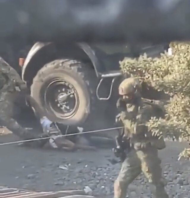 Pitsh7's tweet image. Congolais, il faut choisir entre quelqu'un qui fait des bisous à tout va  et  ton destin ...