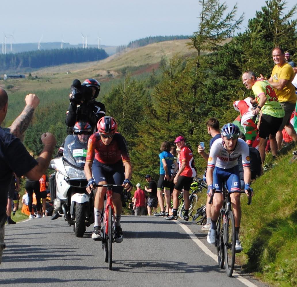 Something completely new to me today 
But seeing as it was literally going past my front door me and my mate Mike decided to catch @TourofBritain on the climb up from Blaenclechau ( Rhondda ) over Llanwonno
What a sight ! 
#THETOUR