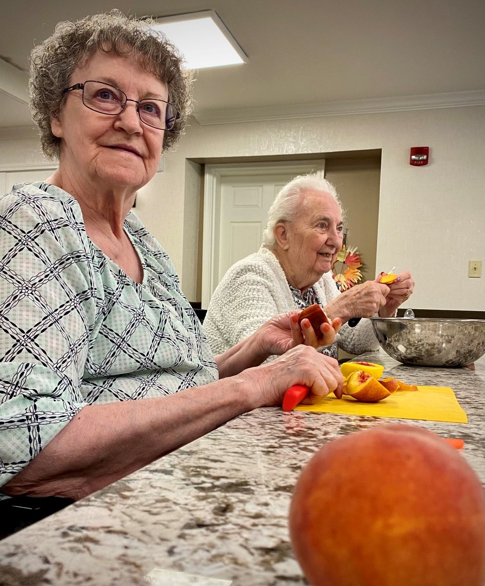 FranciscanHCC's tweet image. A group of friends gathering together to make home baked pies...it doesn&apos;t get any better than that! Apple 🍎 and peach 🍑 were the chosen flavors as we chatted, reminisced and baked our way into an afternoon of fun! #CreativeCooking #FallCSS #TrilogyLiving