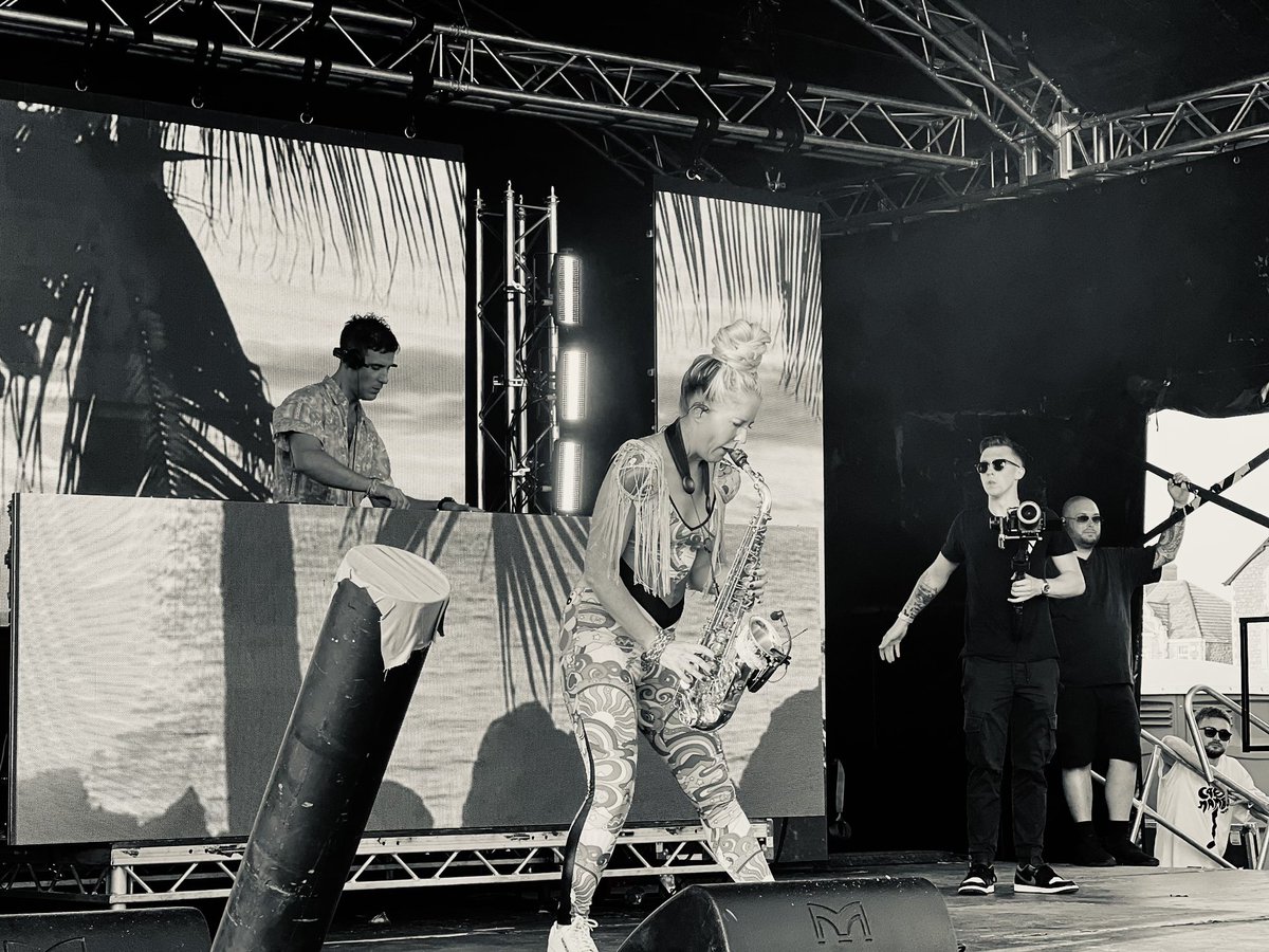 giggler99's tweet photo. @lovelylaurasax absolutely amazing performance at cafe mambo Weston thank you Laura and Ben https://t.co/AXASZL7hlW